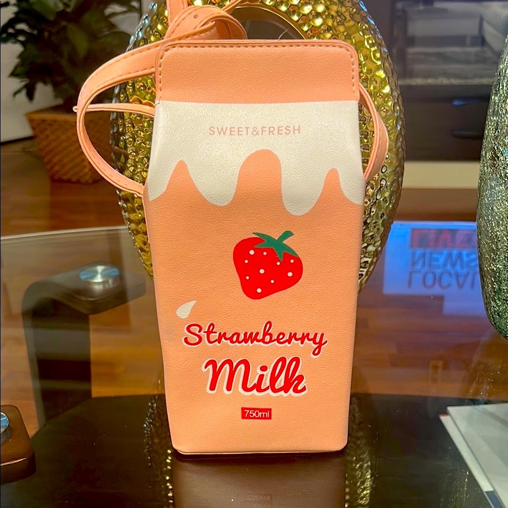 Strawberry Milk Bag - Pink